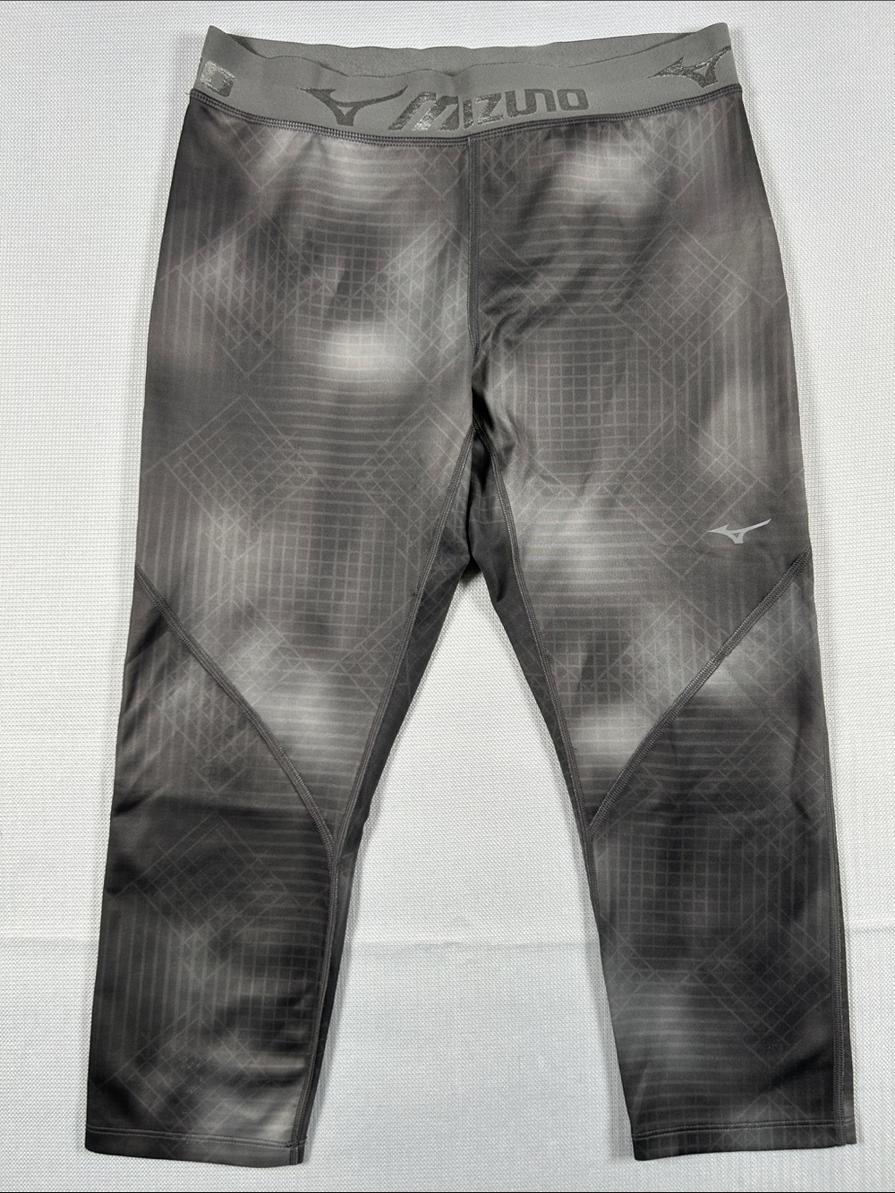 Mizuno Women’s Medium Gray Compression Capri Leggings Zip Pocket Running